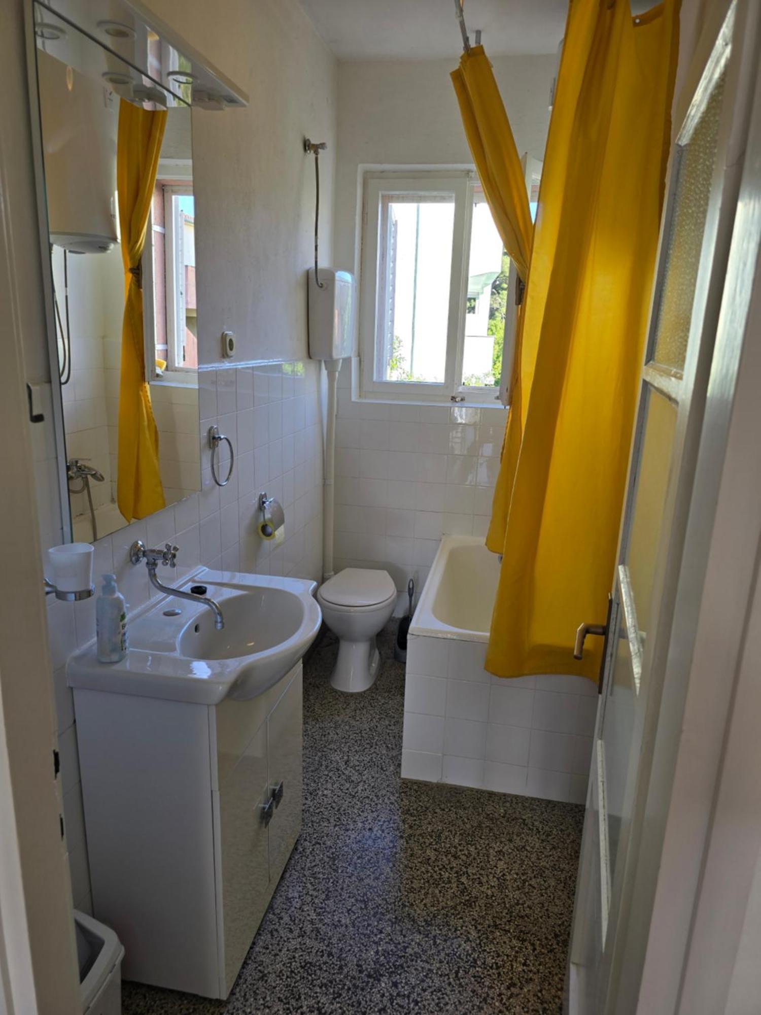 Apartment Tome Биоград на Мору Екстериор снимка